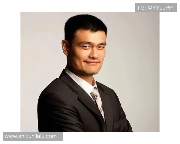 姚明因胳膊拉伤缺席重要比赛球迷期待他的快速复出与精彩表现