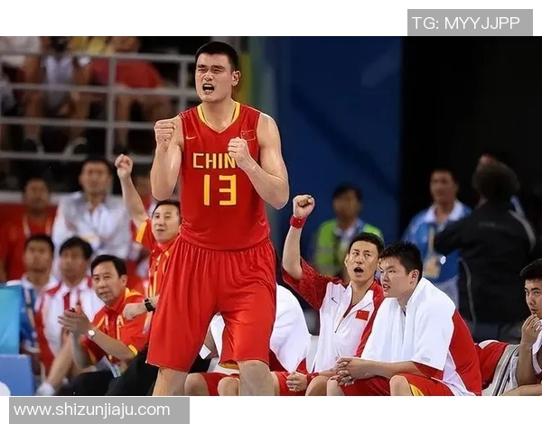 姚明在雅典机场的精彩瞬间与篮球传奇的交汇之旅