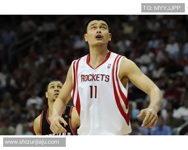 姚明带领球队客场征战球迷热情高涨为其呐喊助威